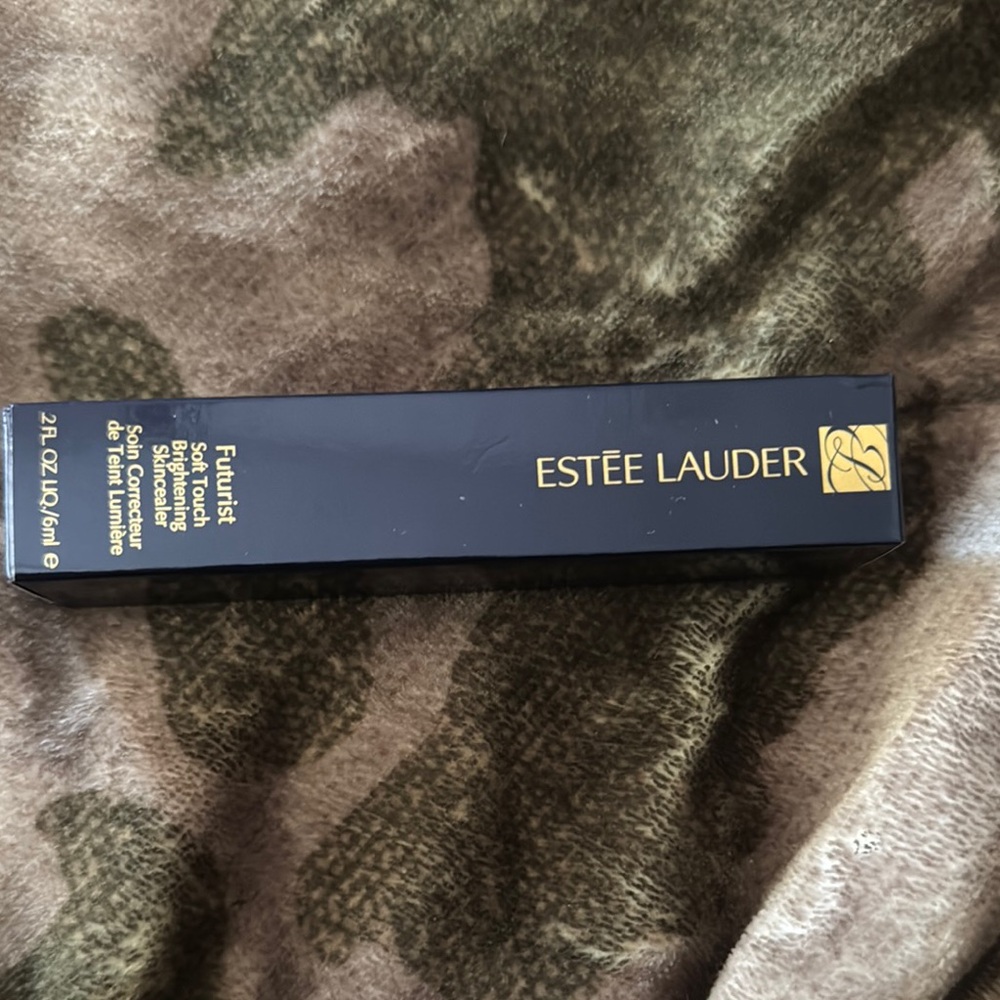 Estée Lauder Futurist Foundation